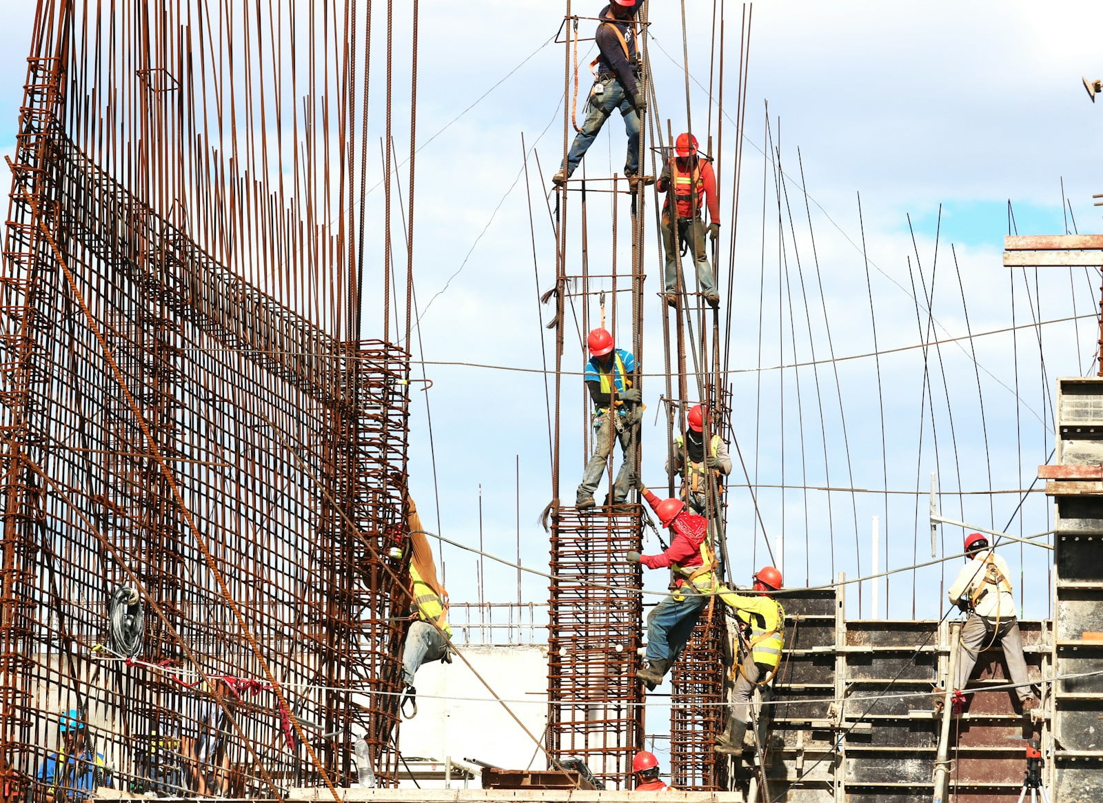 construtora e incorporadora realizando empreendimento