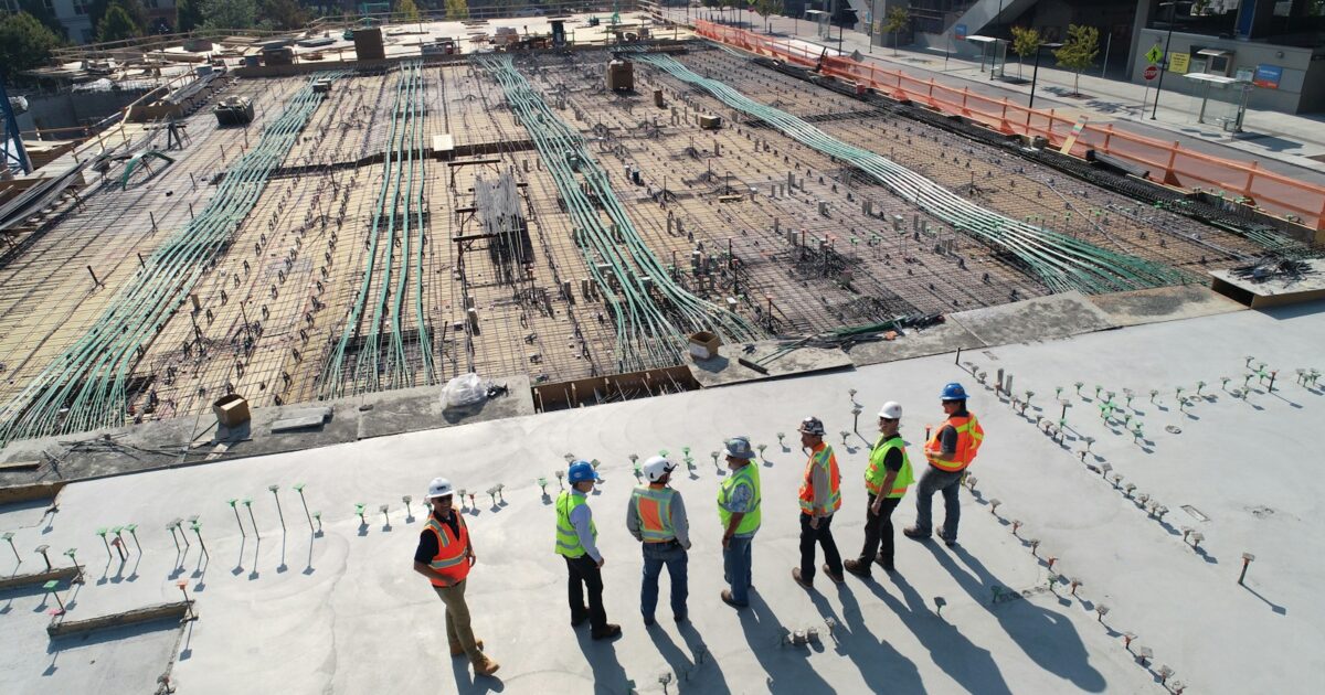 x ghf9ljrvg construtora e incorporadora realizando empreendimento